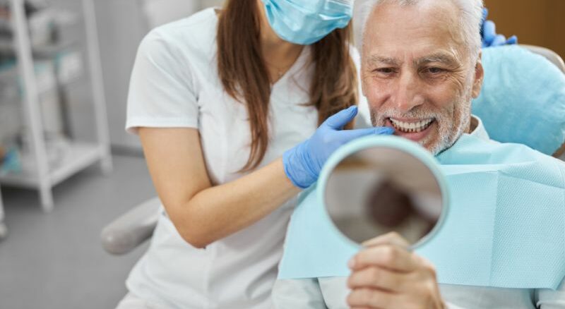 Zahnimplantate im Alter – Implantate für Senioren
